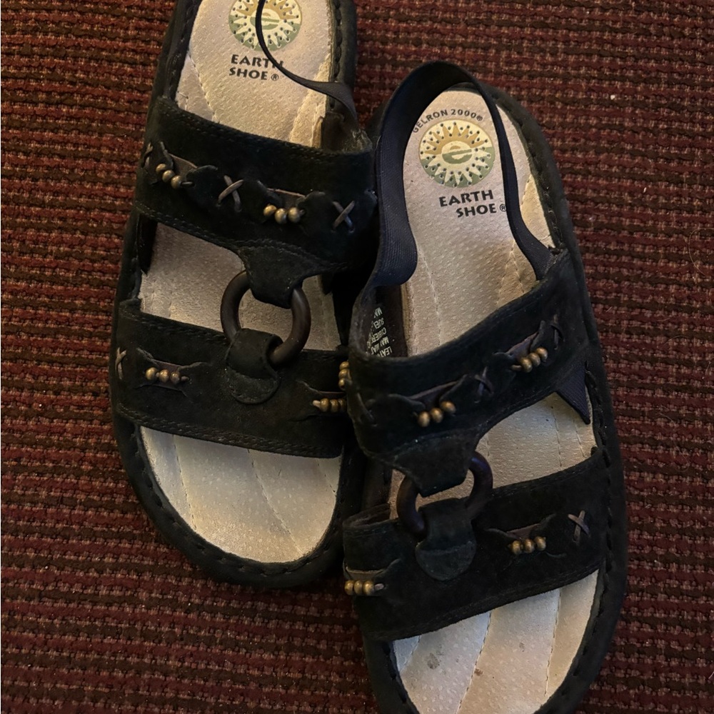 Earth Shoes Women’s Black Suede Casual Ring-Accent Sandals